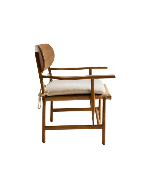 Side view of an armchair with removable seat cushion